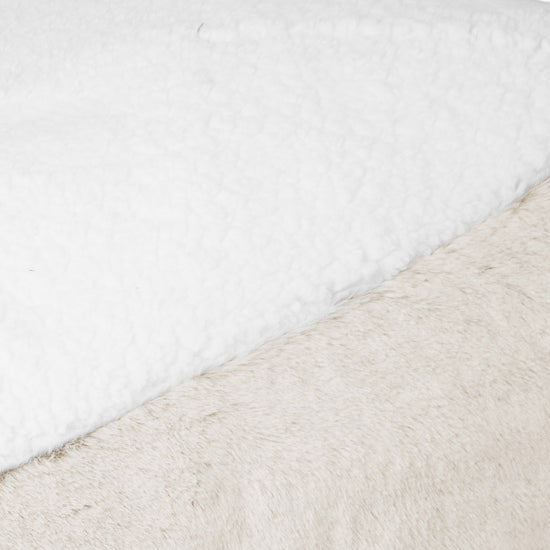 Cama Encorvada para Perros Mediana - Piel de Conejo Sintética Blanco 03