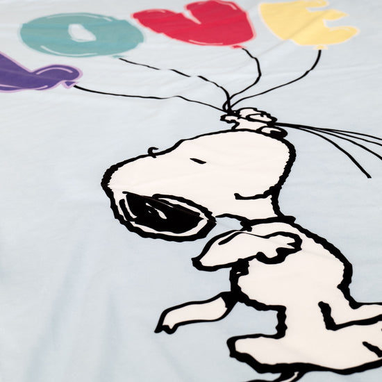 Charlie Brown y Snoopy Manta de Sofá - Globos Amor 03